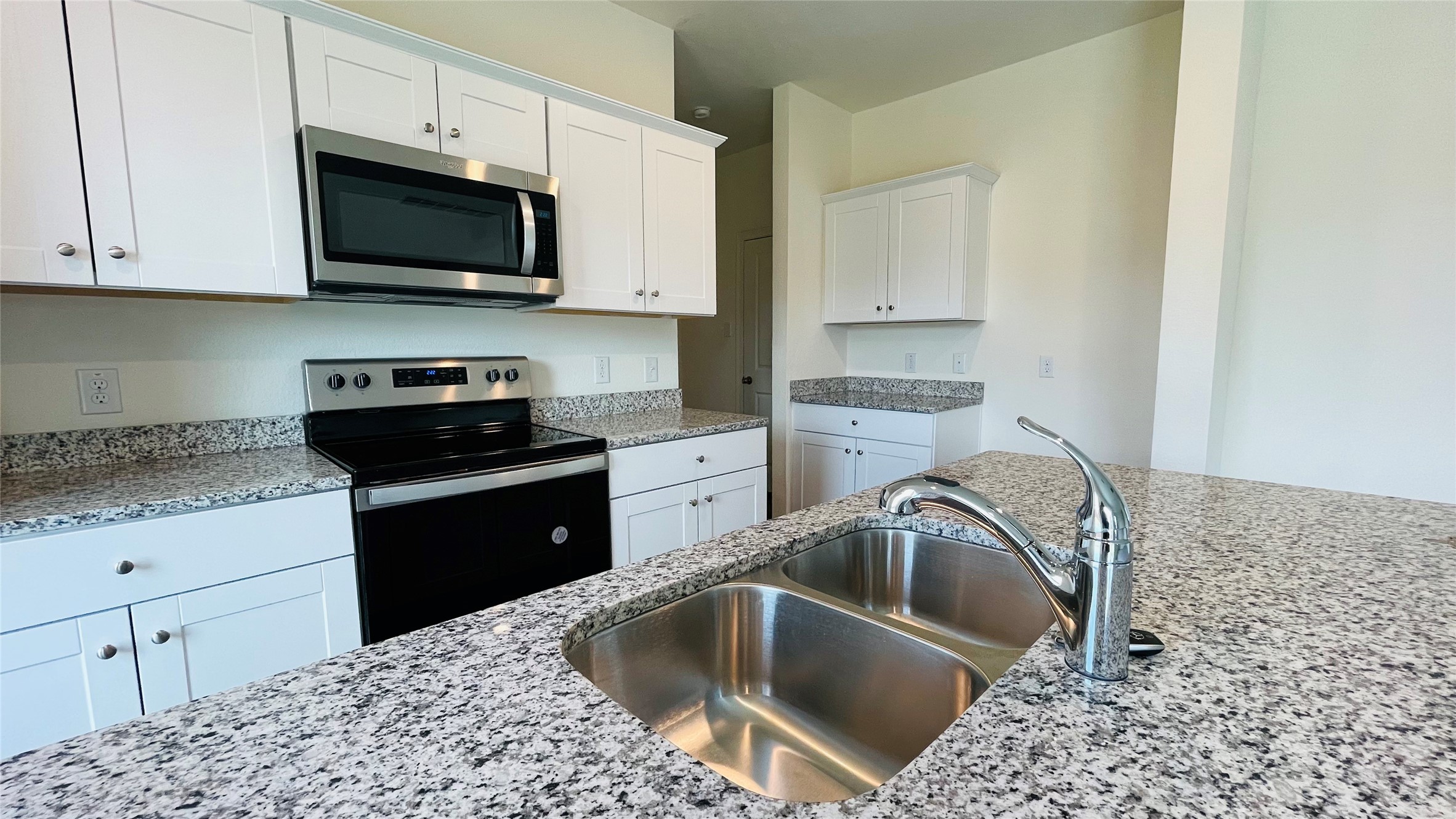Residential Lease in Edgecliff Village 4