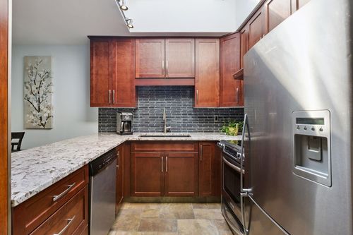 303-145 E 12th St, North Vancouver, BC, V7L | Card Image