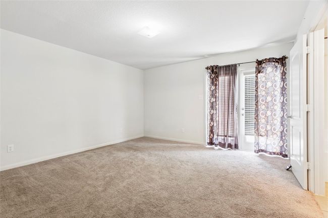 Primary Room | Image 17