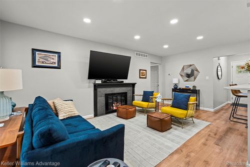 15858 Kirkshire Ave, Beverly Hills, MI, 48025-3356 | Card Image