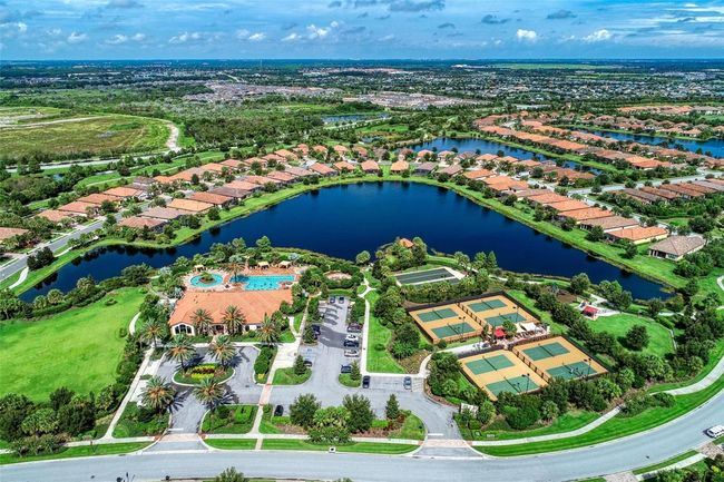 5016 Savona Run, House other with 2 bedrooms, 2 bathrooms and null parking in BRADENTON FL | Image 76