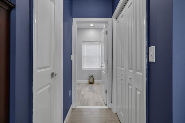Hallway featuring to primary en-suite | Image 15