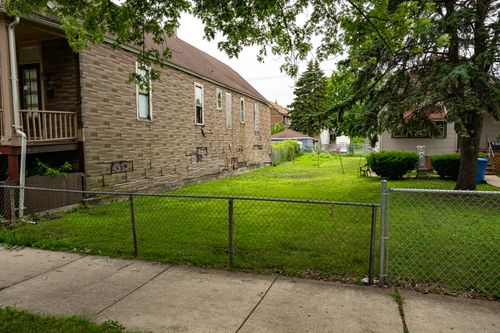 8540 Mackinaw Ave, Chicago, IL, 60617-2629 | Card Image