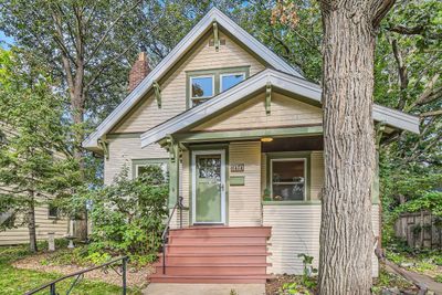 The home is surrounded by mature and healthy trees which have been regularly treated by arborists | Image 3