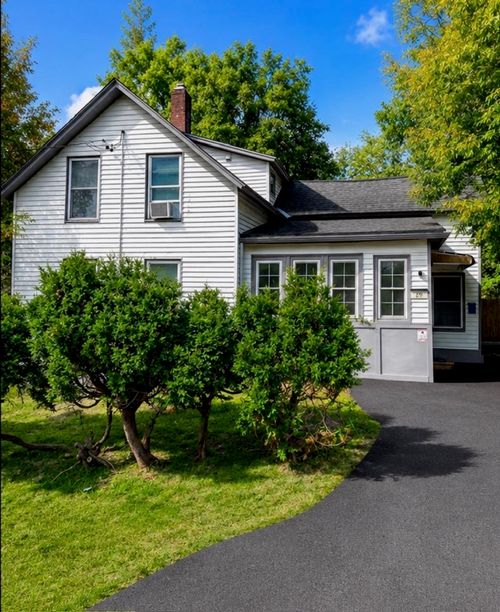 29 Railroad Ln, Winooski, VT, 05404-1917 | Card Image