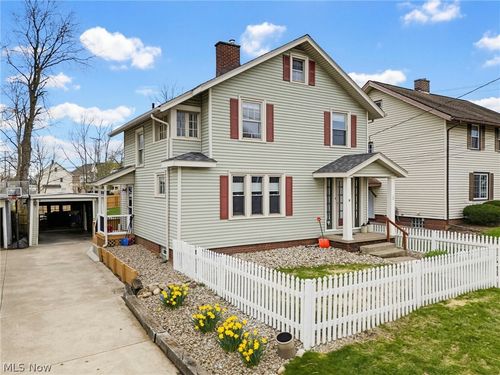 208 Bachtel St Se, North Canton, OH, 44720-3139 | Card Image