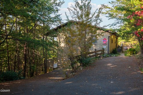 1433 Twin Rock Dr, Sevierville, TN, 37862 | Card Image