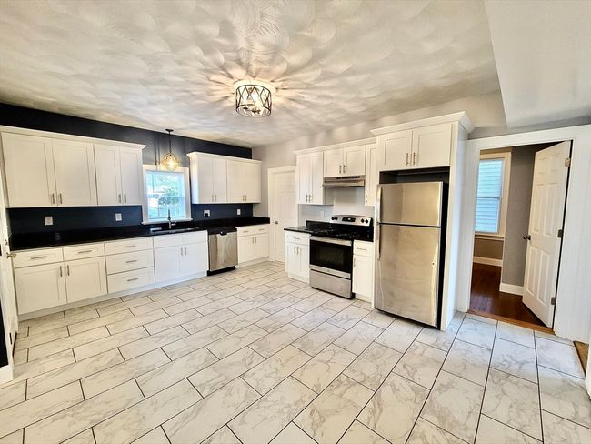 APT-1 - 64 Sutton St, Condo with 3 bedrooms, 1 bathrooms and 1 parking in Providence RI | Image 7