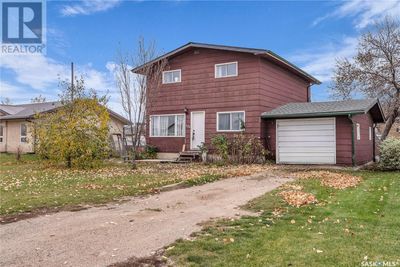 104 4 Ave, House other with 4 bedrooms, 2 bathrooms and null parking in Aberdeen SK | Image 2