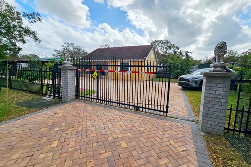 7211 Waycross Ave, TAMPA, FL, 33619-1932 | Card Image