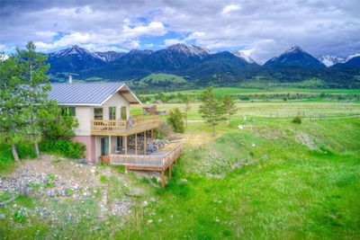 28 Loch Leven Road, House other with 5 bedrooms, 3 bathrooms and null parking in Livingston MT | Image 1