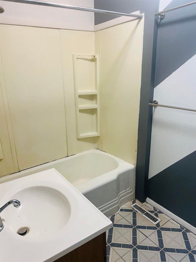 902 Railroad St, House other with 3 bedrooms, 1 bathrooms and null parking in Parkersburg IA | Image 16