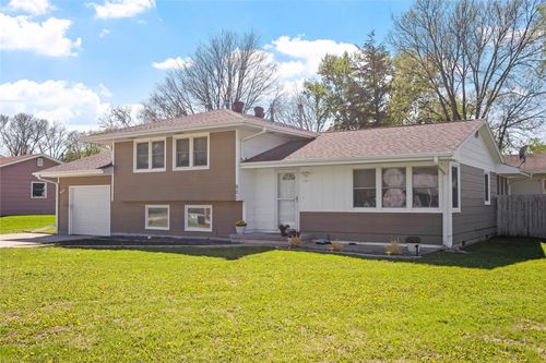 901 16th St, Perry, IA, 50220-2404 | Card Image
