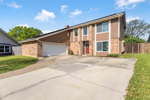 2405 Thistle Ct, Euless, TX, 76039-8011 | Card Image