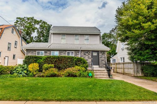 1996 Oakmere Dr, North Baldwin, NY, 11510-2739 | Card Image