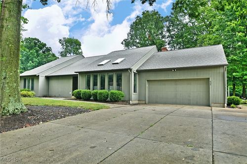 404 Cherry Hill Ln, Cortland, OH, 44410-1109 | Card Image