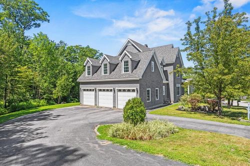 18 Oakwood Dr, South Portland, ME, 04106-3438 | Card Image