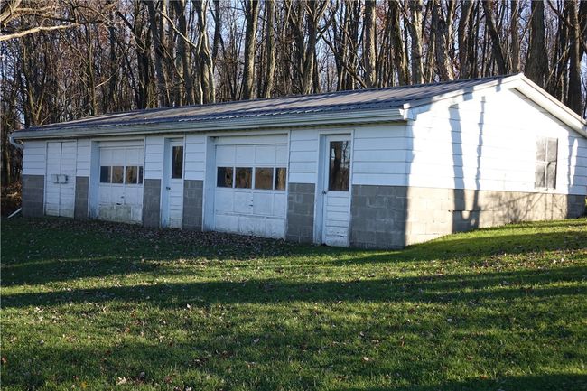 Additional Over 2 Car Garage | Image 25