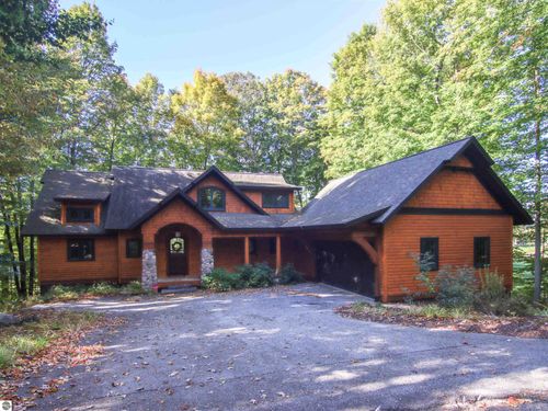 11645 Overlook Cir, Thompsonville, MI, 49683-9471 | Card Image
