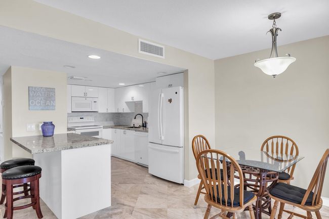 Kitchen Area | Image 10
