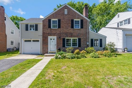 28 E Young St, Somerville, NJ, 08876-1610 | Card Image
