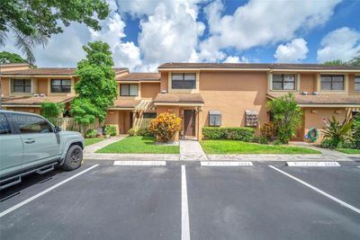 2893 - 3747 N Carambola Cir N, Townhouse with 2 bedrooms, 2 bathrooms and null parking in Coconut Creek FL | Image 2