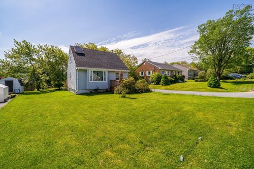 18 Avon Cres, Halifax, NS, B3R2E3 | Card Image