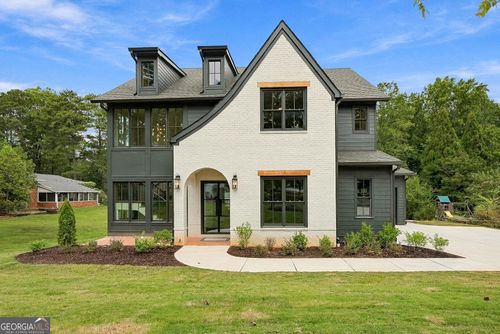 880 Austin Dr Se, Smyrna, GA, 30082-3304 | Card Image