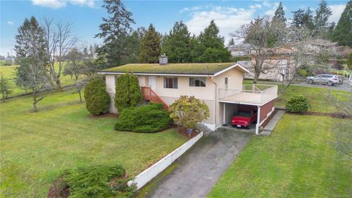 7194 Veyaness Rd, Central Saanich, BC, V8M1M2 | Card Image
