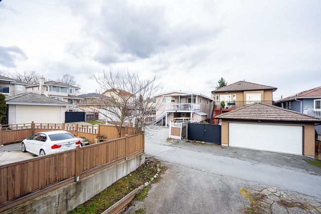 7646 Davies Street, House other with 4 bedrooms, 2 bathrooms and 3 parking in Burnaby BC | Image 25