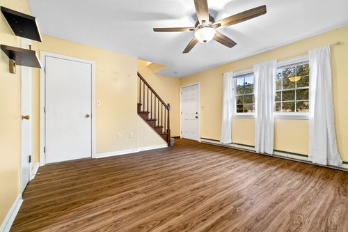 apt-9-39 Ash Dr, Gales Ferry, CT, 06335-1706 | Card Image