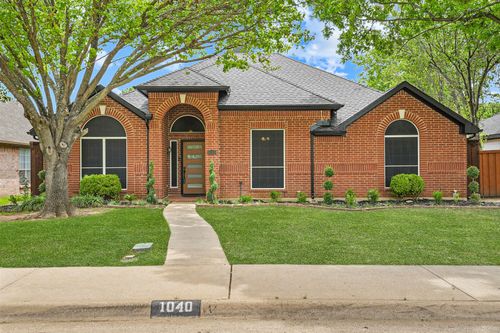 1040 Essex Dr, Cedar Hill, TX, 75104-4104 | Card Image