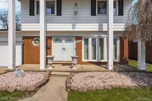 2923 Groves Dr, Sterling Heights, MI, 48310-3632 | Card Image