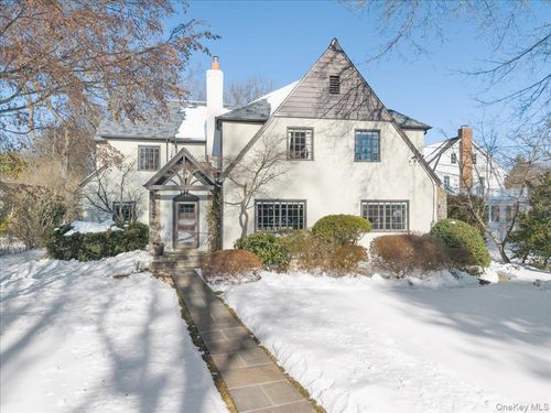 27 Huntington Rd, Scarsdale, NY, 10583-2039 | Card Image