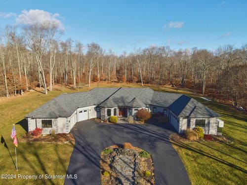 31 Holly Ln, Gouldsboro, PA, 18424-8008 | Card Image