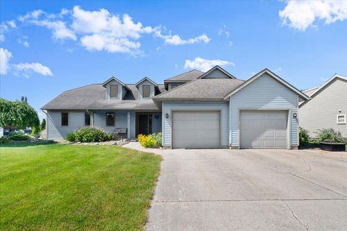 10471 Hunters Creek Dr, Zeeland, MI, 49464-6842 | Card Image