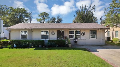 1806 Pleasant Run Rd, Carrollton, TX, 75006-7540 | Card Image