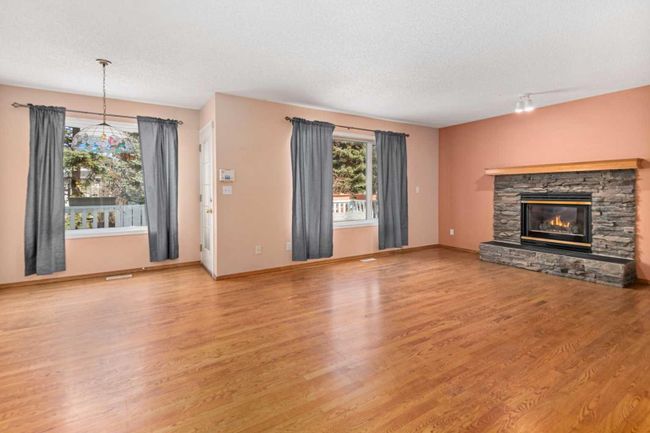 60 Chaparral Road Se, Home with 3 bedrooms, 3 bathrooms and 4 parking in Calgary AB | Image 15