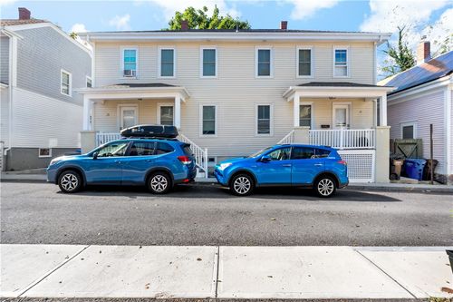 15 Kilburn Ct, Newport, RI, 02840-2718 | Card Image