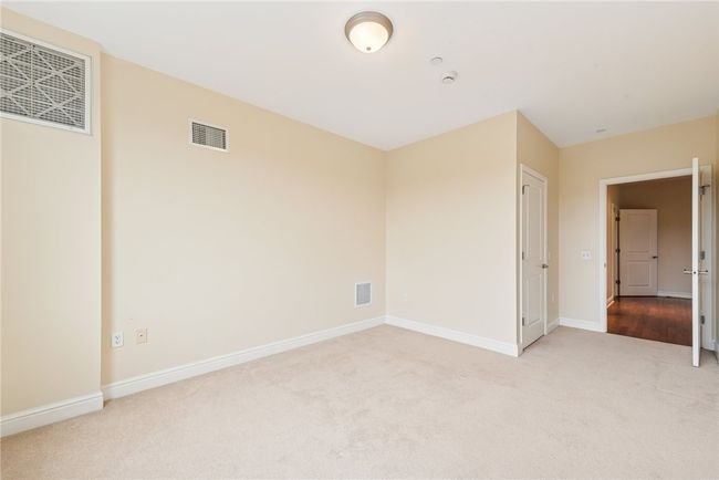 APT-306 - 5570 Centre Ave, Condo with 2 bedrooms, 2 bathrooms and 2 parking in Shadyside PA | Image 14