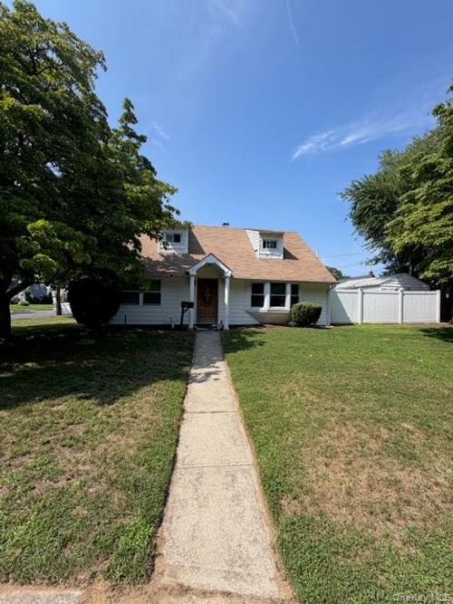 3173 Roxbury Ln, Levittown, NY, 11756-2826 | Card Image