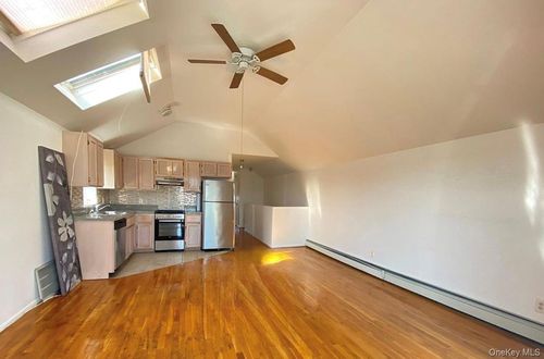 2-259 Davis Ave, Bronx, NY, 10465-3112 | Card Image