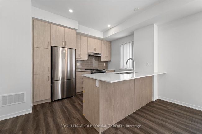 TH300 - 250 Interchange Way, Condo with 3 bedrooms, 3 bathrooms and 1 parking in Vaughan ON | Image 5