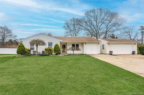 35 Timber Trail Ln, Medford, NY, 11763-2125 | Card Image