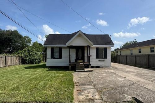 985 Brockman St, Beaumont, TX, 77705-3601 | Card Image