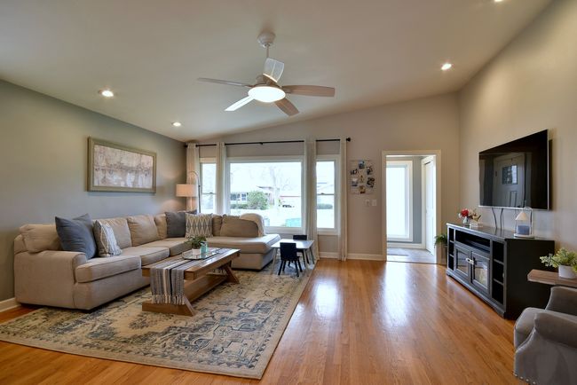 770 S Parkside Ave, House other with 3 bedrooms, 2 bathrooms and 2 parking in Elmhurst IL | Image 6