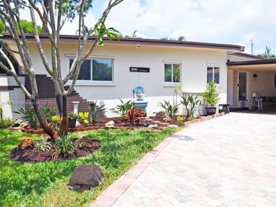 2741 Ne 15th Ter, House other with 3 bedrooms, 2 bathrooms and null parking in Wilton Manors FL | Image 2