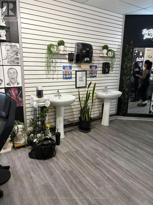 1-4400 Queen St, Niagara Falls, ON, L2E2L3 | Card Image