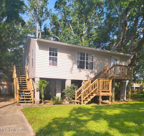 1303 12th St, Pascagoula, MS, 39567-7418 | Card Image