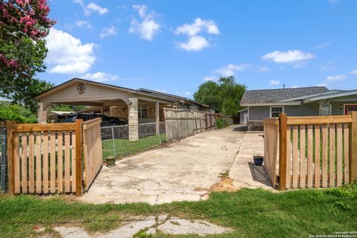 122 Colleen Dr, San Antonio, TX, 78228-3054 | Card Image